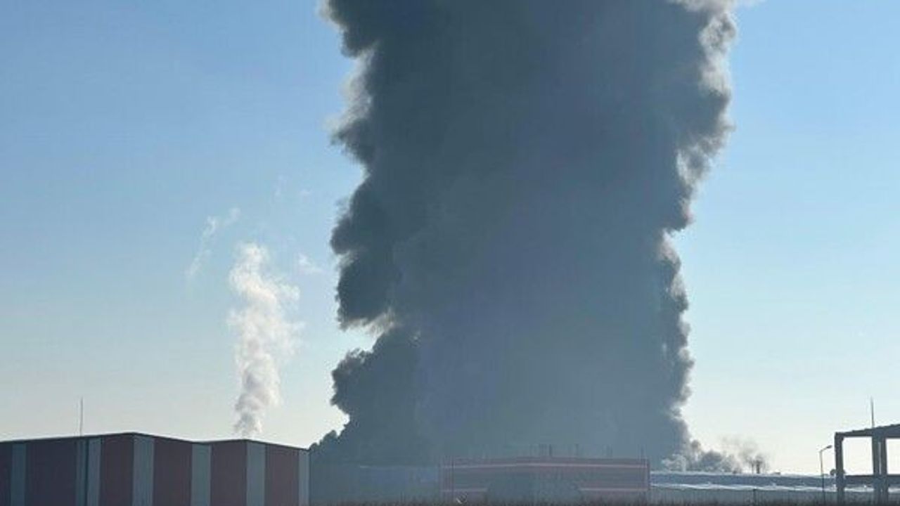 Kırklareli’nde oyuncak fabrikasındaki yangına müdahale sürüyor
