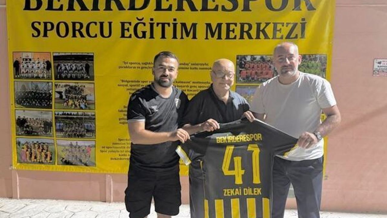 Bekirderespor’dan eski başkanlara 50. yıl forması jesti