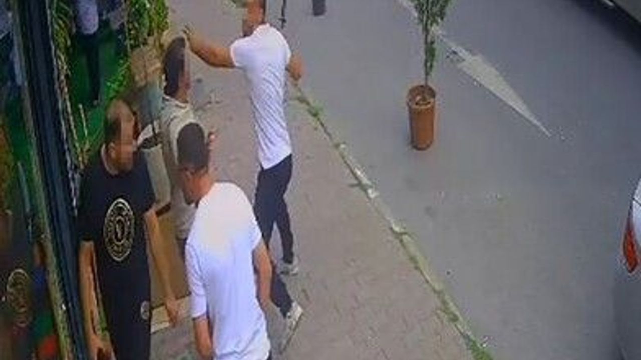 Esenyurt’ta Telefon Kavgası Kameralara Yansıdı