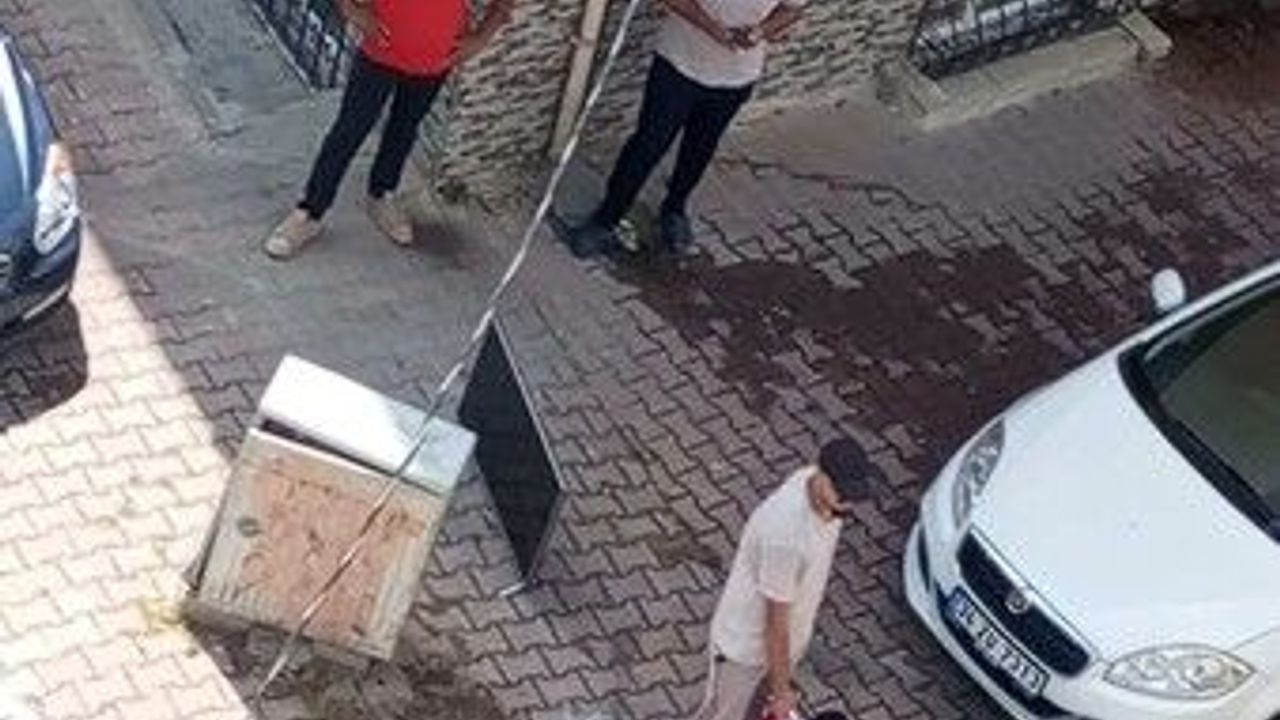 Esenyurt’ta Televizyon Hırsızı, Mahalleli Gencin Dikkatiyle Yakalandı