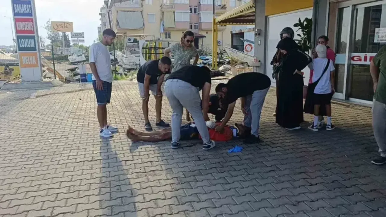 Motosiklet, sürücü ve kaskı metrelerce savruldu