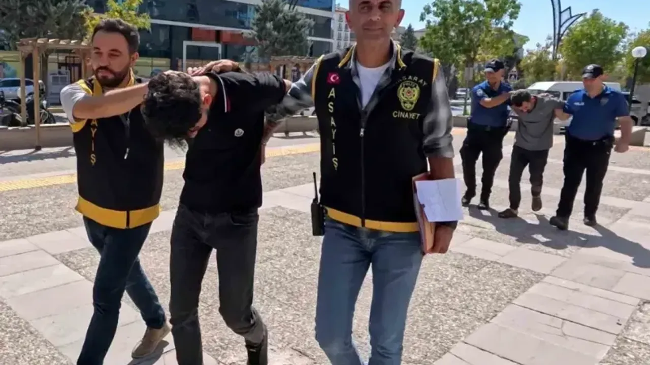 Polise sandalye ve bıçaklı saldırıda serbest kalan baba-oğul tutuklandı