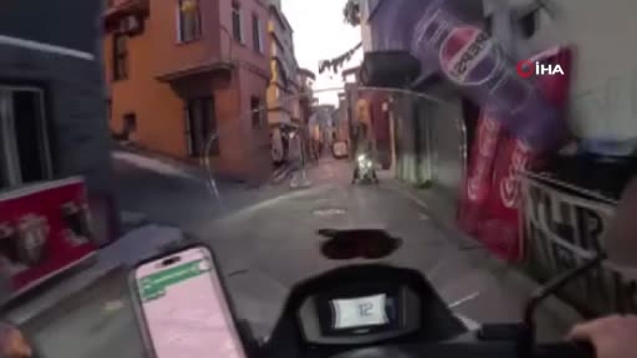 Beyoğlu’nda İspanyol YouTuber’a Sokak Ortasında Saldırı: 2 Kişi Gözaltında