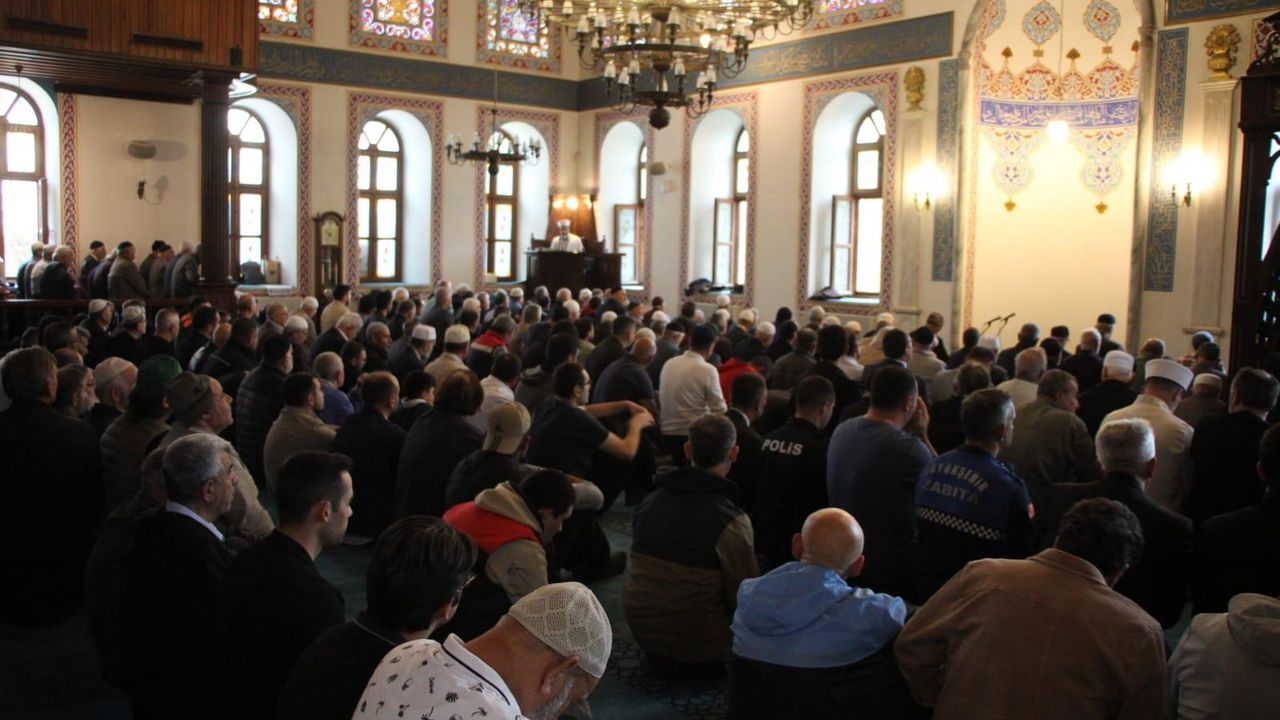 Cumhuriyetin 102. Yılında İzmit’te Mevlid-i Şerif Programı Düzenlendi