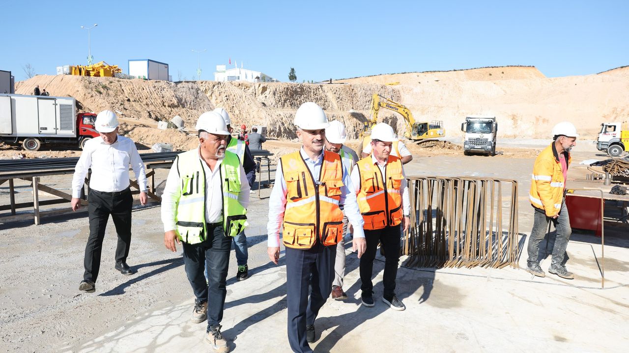 Başkan Çiftçi Çayırova Devlet Hastanesi inşaatını yerinde inceledi