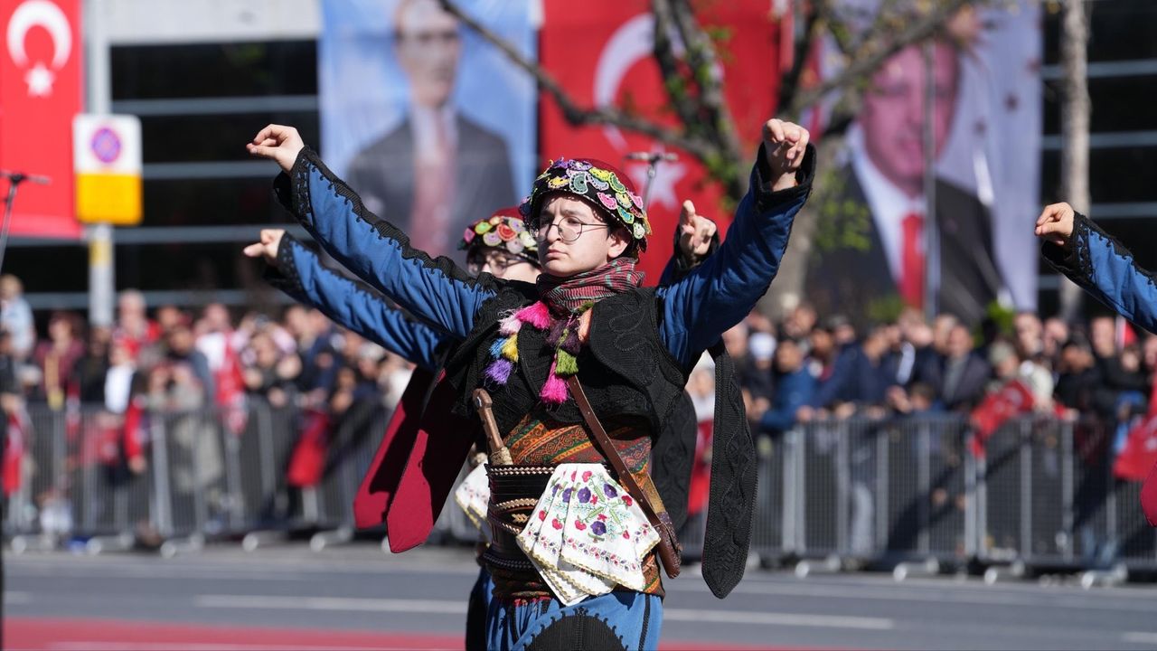 İstanbul’da 29 Ekim Coşkusu: Vatan Caddesi’nde Cumhuriyet’in 102. Yılı Kutlandı