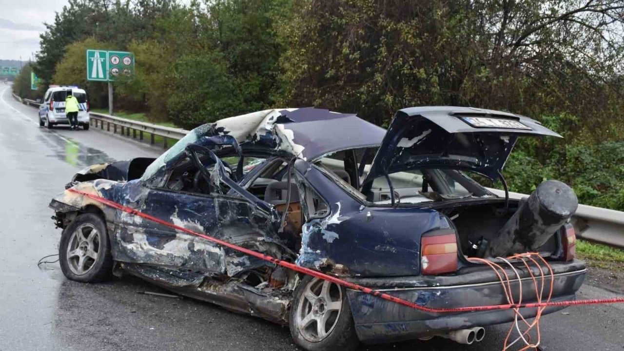 Çarpıp kaçtı geriye yıkım kaldı! Sakarya’da feci kaza