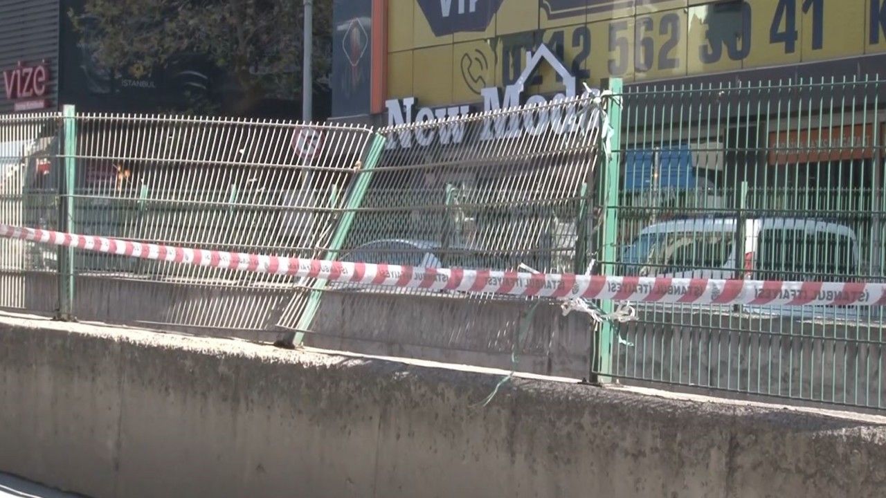 Bayrampaşa’da tehlikeli kaza: Kamyon tramvay hattındaki demirlere çarptı, kıvılcımlar saçıldı