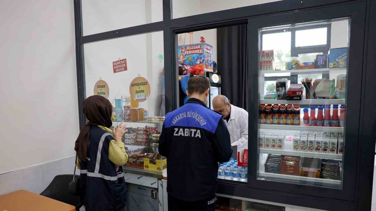 Çocukların sağlığı için ürünleri tek tek incelediler