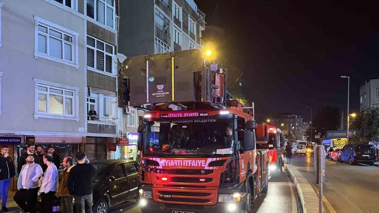 Esenler’de 5 katlı binada yangın: 15 kişi dumandan etkilendi