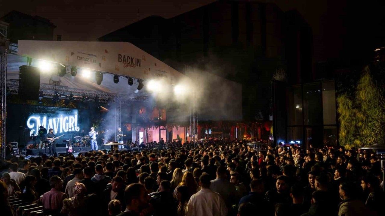 Kahve ve müzik bir arada! Espressolab sonbahara Back in Town’la merhaba dedi