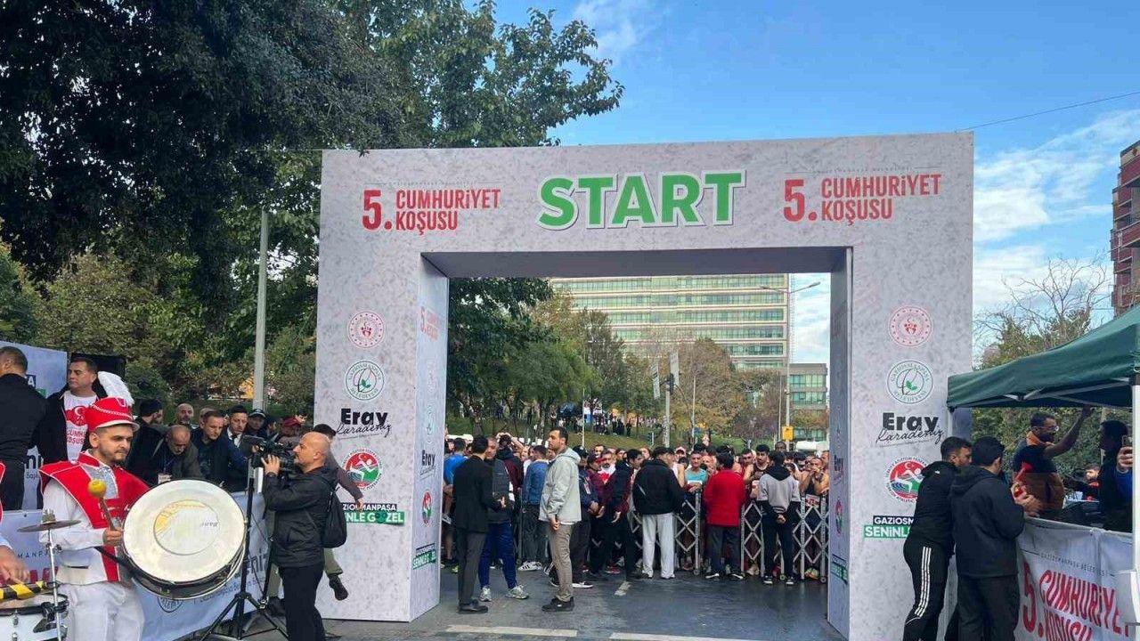 Gaziosmanpaşa’da Cumhuriyet Coşkusu Parkura Taştı: Binlerce Kişi Koşuya Katıldı
