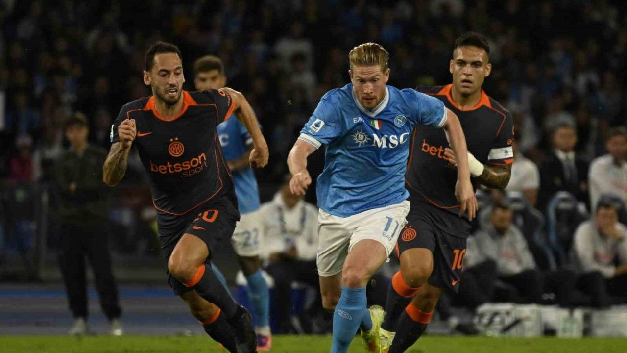 Hakan’ın golü Inter’e yetmedi, Napoli liderliği aldı