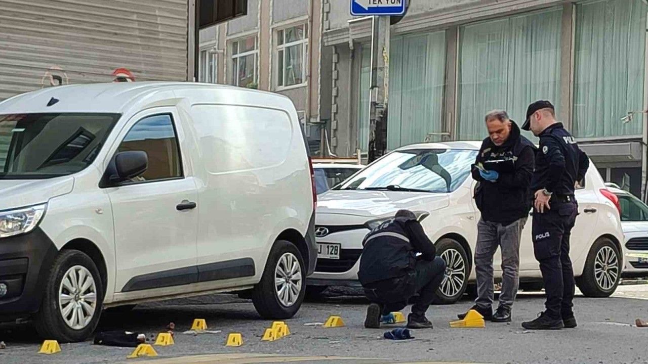 İstanbul’da sokak ortasında silahlı saldırı: Bir kadın hastanede hayatını kaybetti