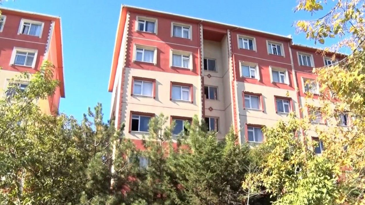 İstanbul'da trajik yangın: Bedensel engelli adam evinde ölü bulundu