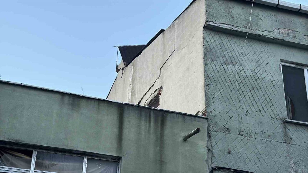 Küçükçekmece’de sabaha karşı korkutan patlama: Termosifon infilak etti, 2 yaralı