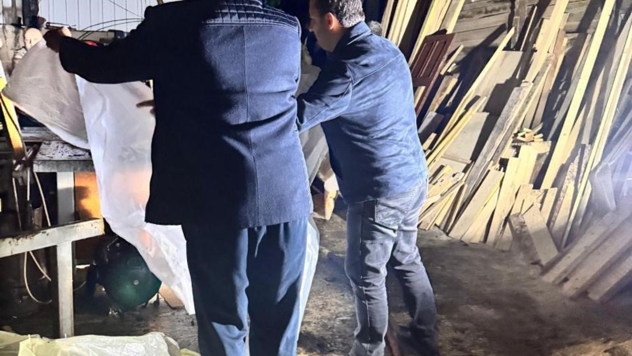 Marangoz atölyesinde çıkan yangın söndürüldü