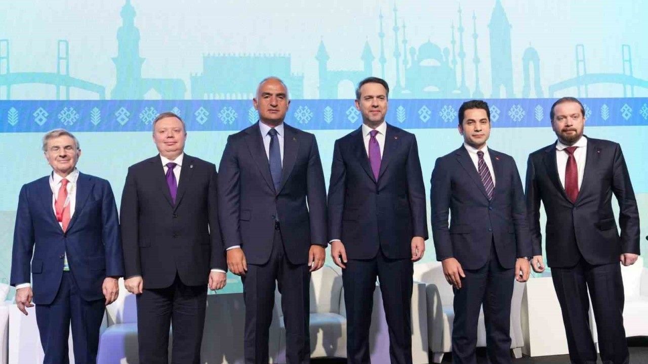 Türkiye 2024’te 62,3 milyon turisti ağırladı: Turizm gelirinde yeni rekor