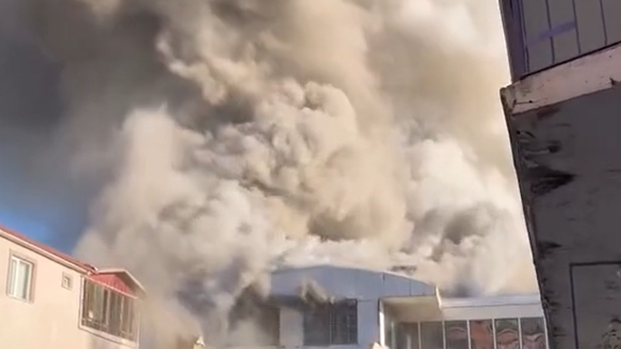 Yalova’da otel yangını paniğe neden oldu: Çatı katı alevlere teslim oldu