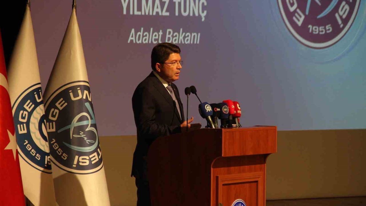 Ege Üniversitesi’nde akademik yıl açıldı: Bakan Tunç’tan yeni anayasa ve terör mesajı