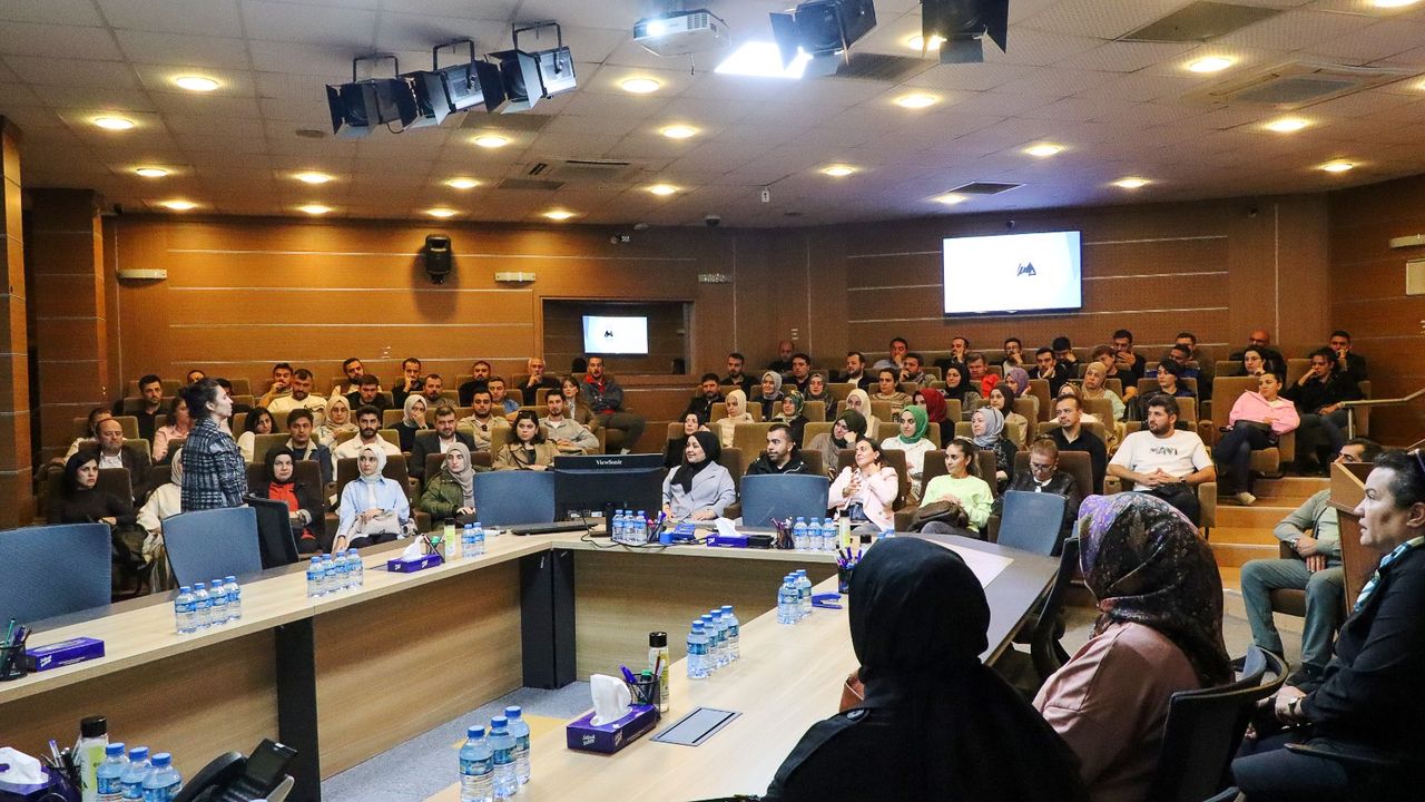 Kocaeli’de belediye personeline etkili hitabet dersi: İletişim gücü artırılıyor