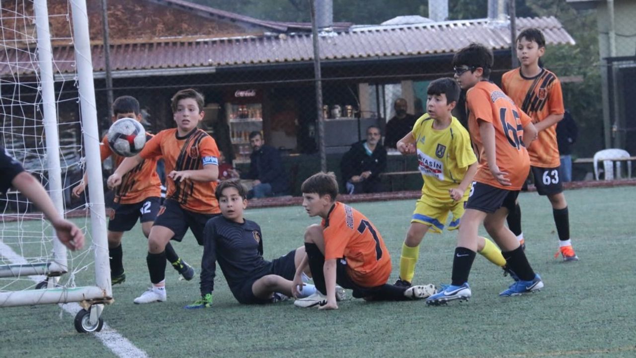 Gölcük Gençler Birliği U-12 Takımı Karamürselspor’u 3-0’la Geçti