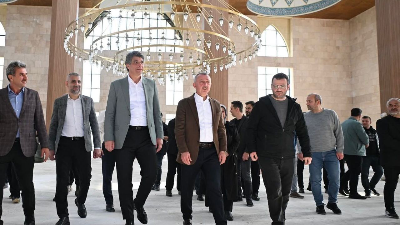 Kartepe Kent Meydanı Camii’nde sona gelindi: Başkan Büyükakın çalışmaları inceledi