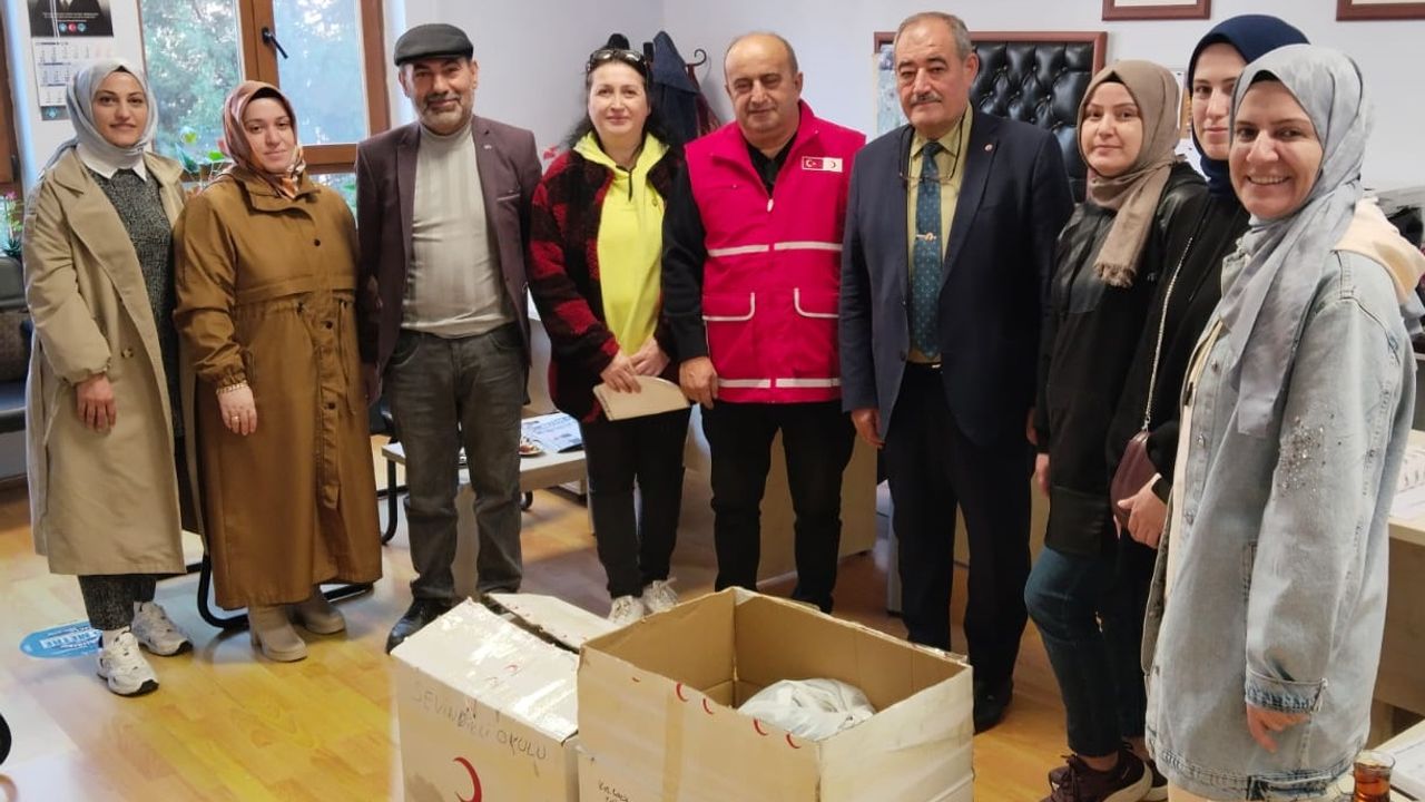 Türk Kızılay Körfez Şubesi’nden Öğrencilere Mont ve Bot Desteği