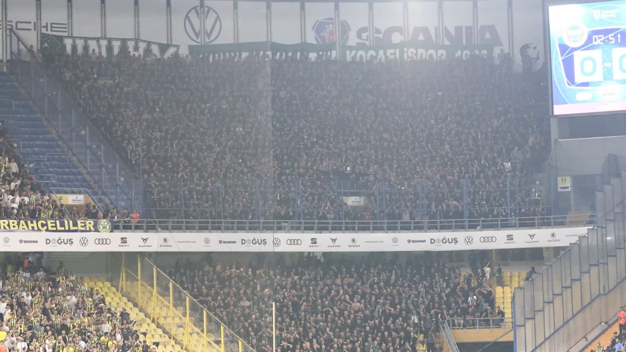 Kocaelispor taraftarı deplasmanda tek renk: SİYAH!