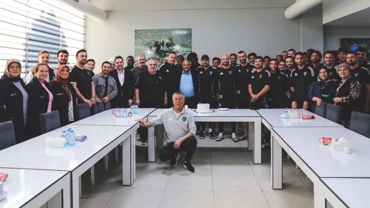 Kocaelispor’dan Başkan Recep Durul’a Doğum Günü Sürprizi