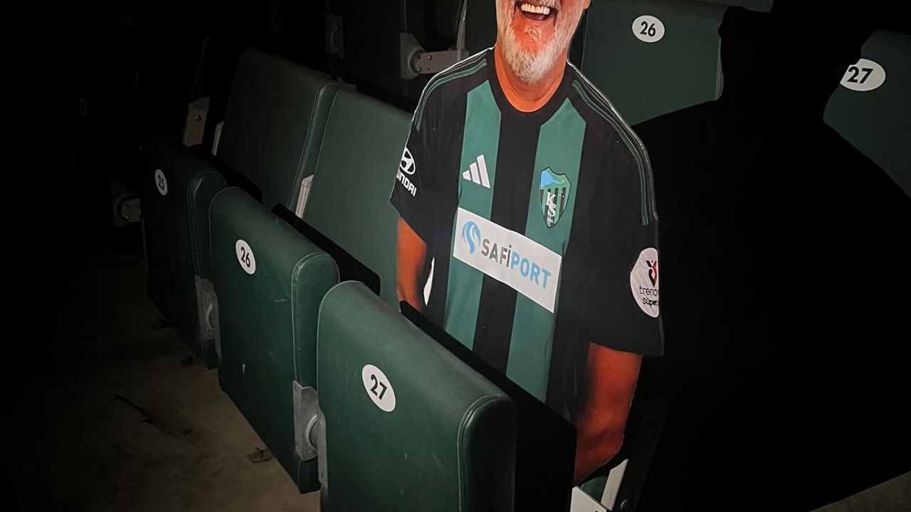 Kocaelispor Tribünlerinden Gri Koray’a Anlamlı Vefa