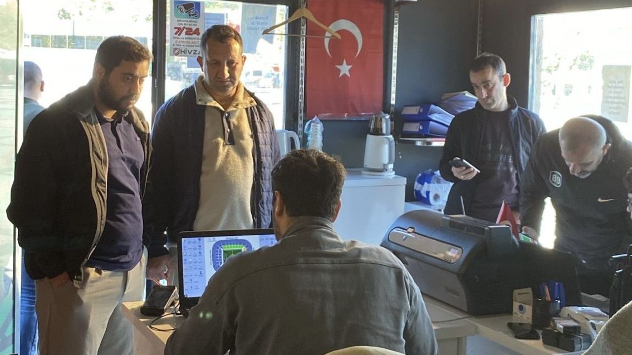 Kocaelispor’da kale arkası kombineleri tükendi: Satışlar bu gece sona eriyor