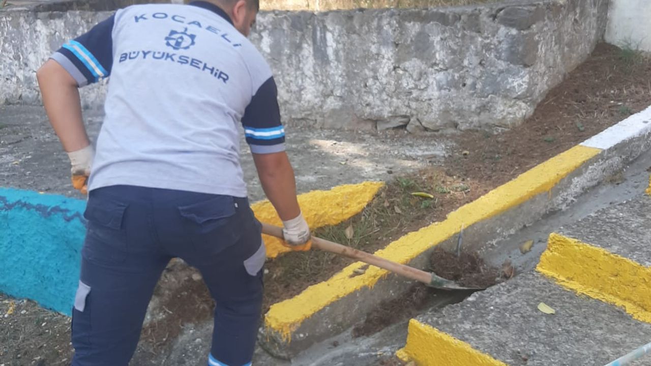 Kocaeli’de Mezarlıklar Büyükşehir’le Pırıl Pırıl Hale Geliyor