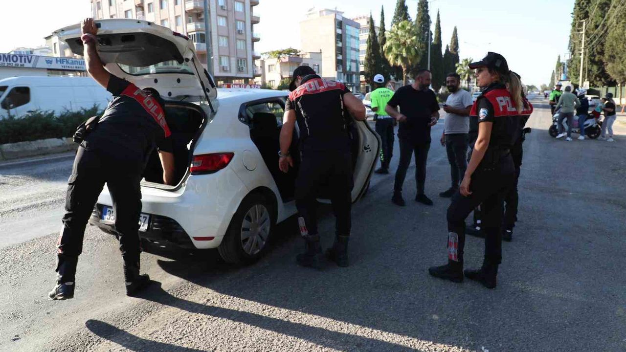 İzmir’de aranan 718 kişi yakalandı: Polis ekiplerinden kapsamlı operasyon