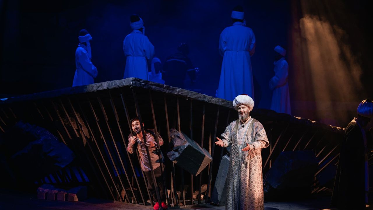 “Sinan” sahnede alkışlarla karşılandı: Kocaeli’de tarihle sanat buluştu