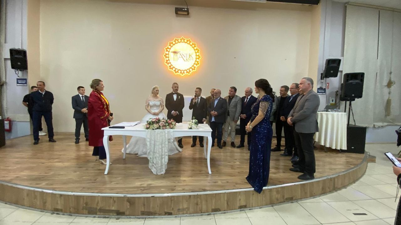 Vali Aktaş, Çiftin nikah mutluluğuna ortak oldu