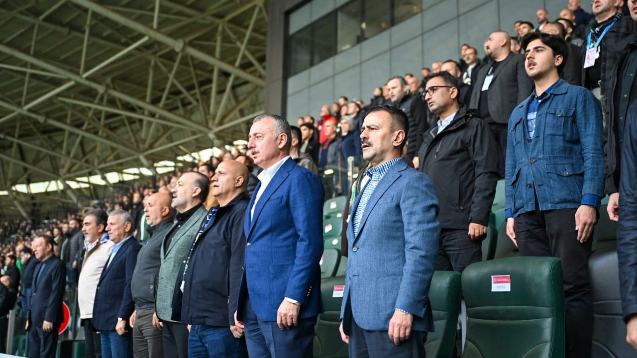 Vali Aktaş, Kocaelispor - Alanyaspor Maçını Tribünden Takip Etti