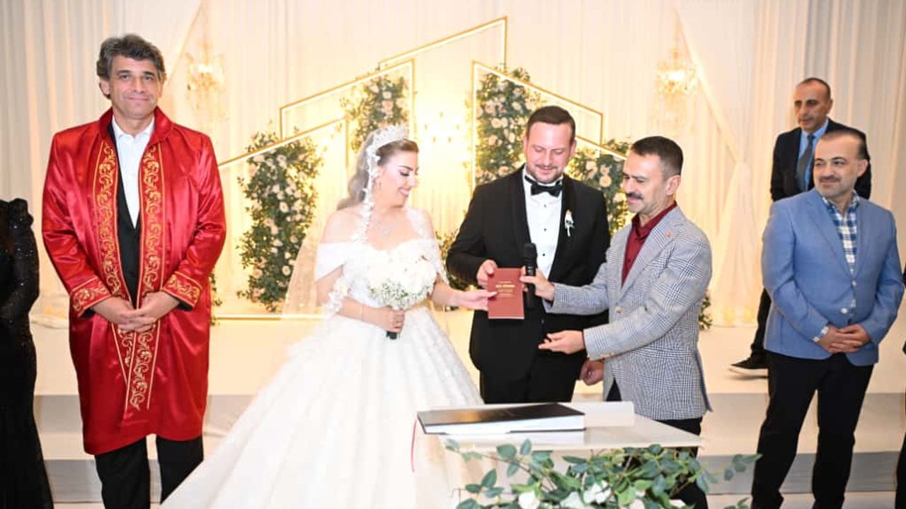 EMŞAV Başkanı’nın oğluna sürpriz destek: Vali Aktaş nikah şahidi oldu