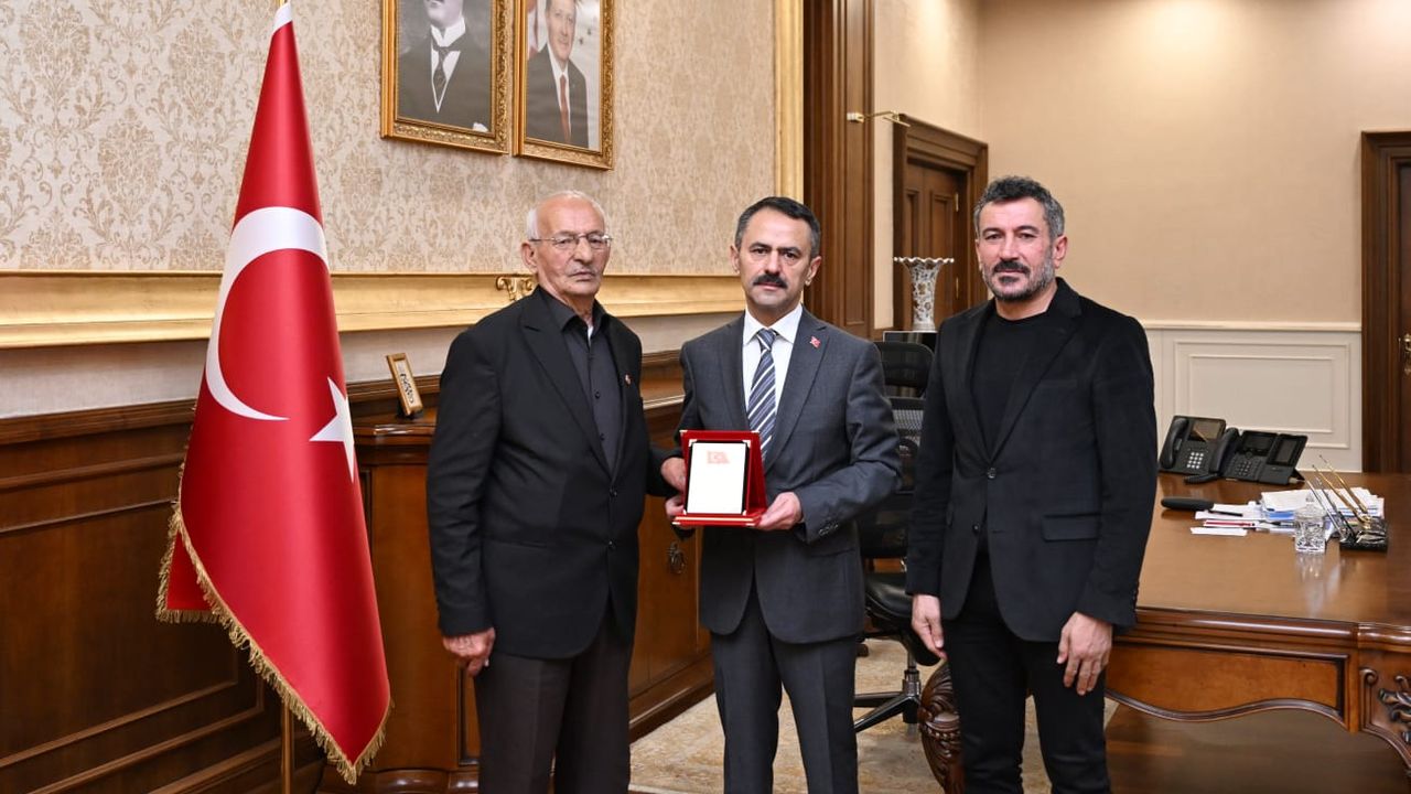 Şehit Babası Abdulbaki Karadaş’tan Vali İlhami Aktaş’a anlamlı ziyaret