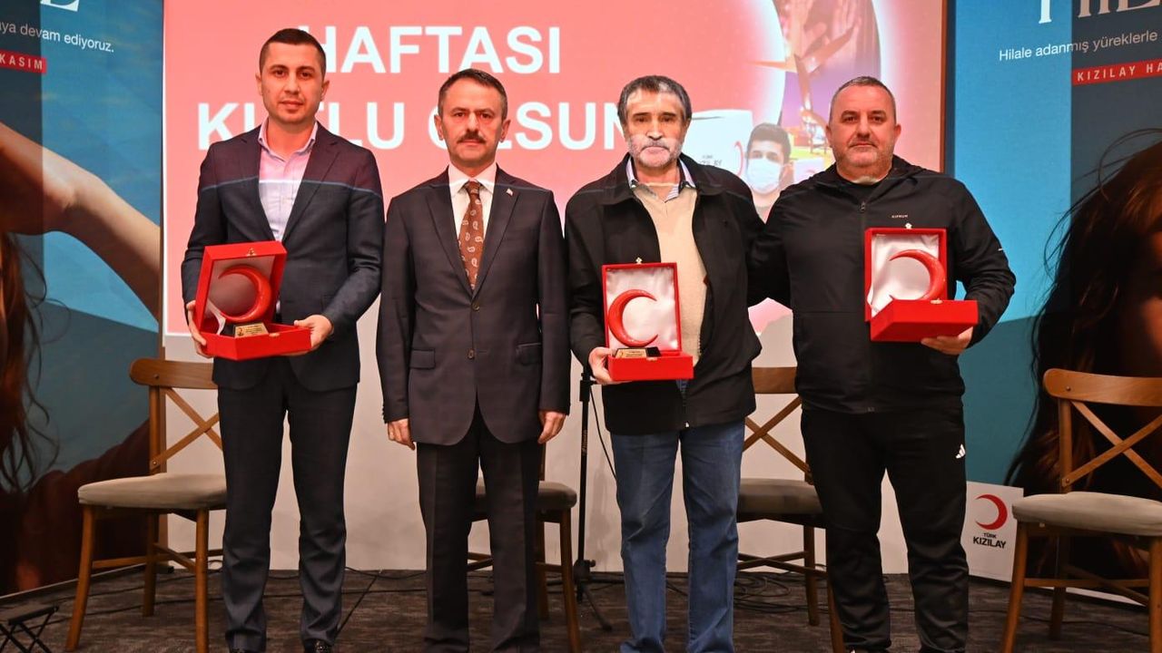 Vali İlhami Aktaş, Kızılay Haftası Programına Katıldı