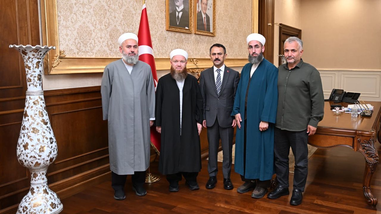 Huzurlu Gönüller Eğitim Vakfı’ndan Vali Aktaş’a cami ve Kur’an kursu ziyareti