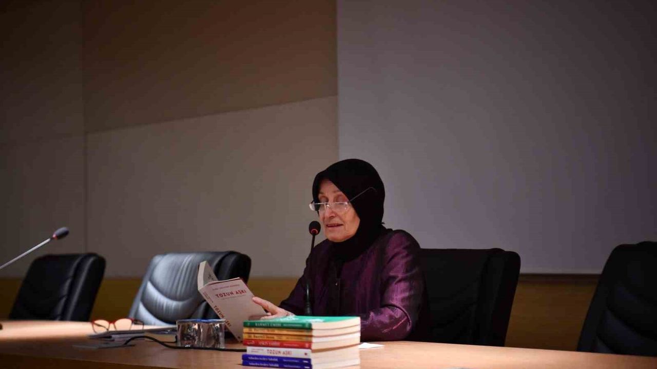 Ünlü balerin, İslam'a uzanan yolculuğunu öğrencilerle paylaştı