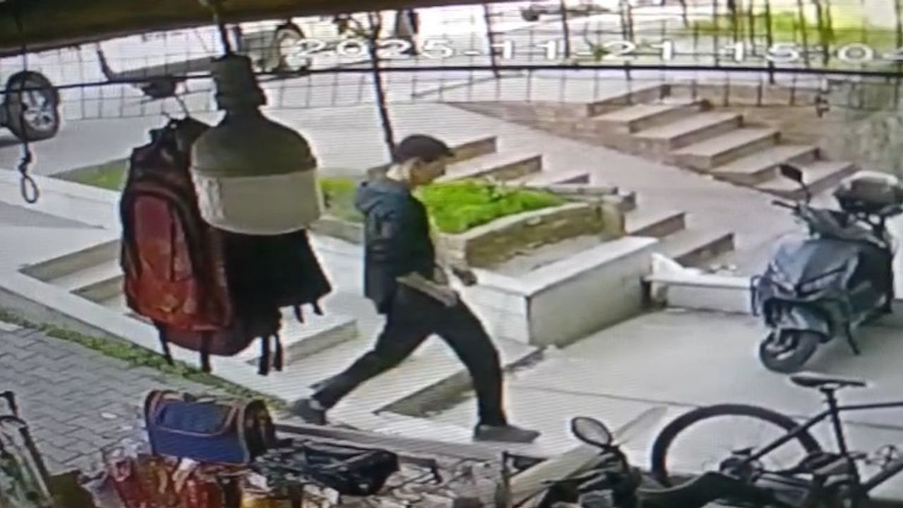 Apartmana eli boş girdi, dışarıya altında akrobasi bisikleti ve çantayla çıktı