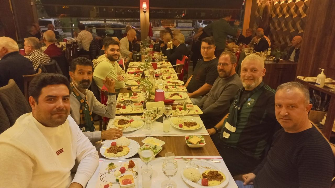 Eski Dostlar Grubu'ndan 401. buluşmada Cumhuriyet coşkusu