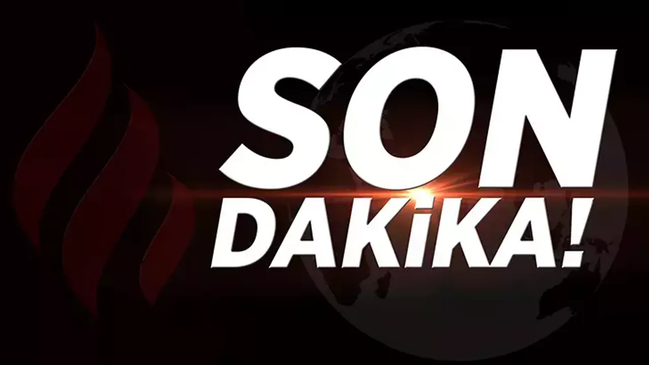 Sultangazi'de kamyonun sıkıştırdığı otomobil refüje çıktı: 1 Yaralı