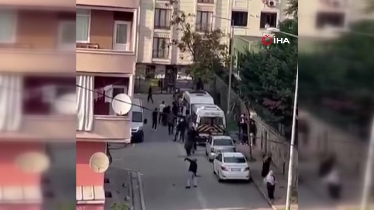 Esenyurt’ta kavga ettikleri ailenin evini taşladılar