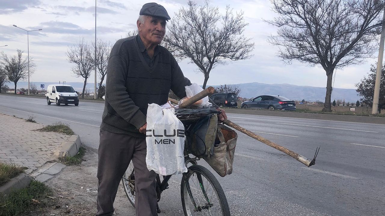 Eskişehir’de 84 yaşında pedal çevirerek geçimini sağlıyor: “Kimseden veresiye istemem”