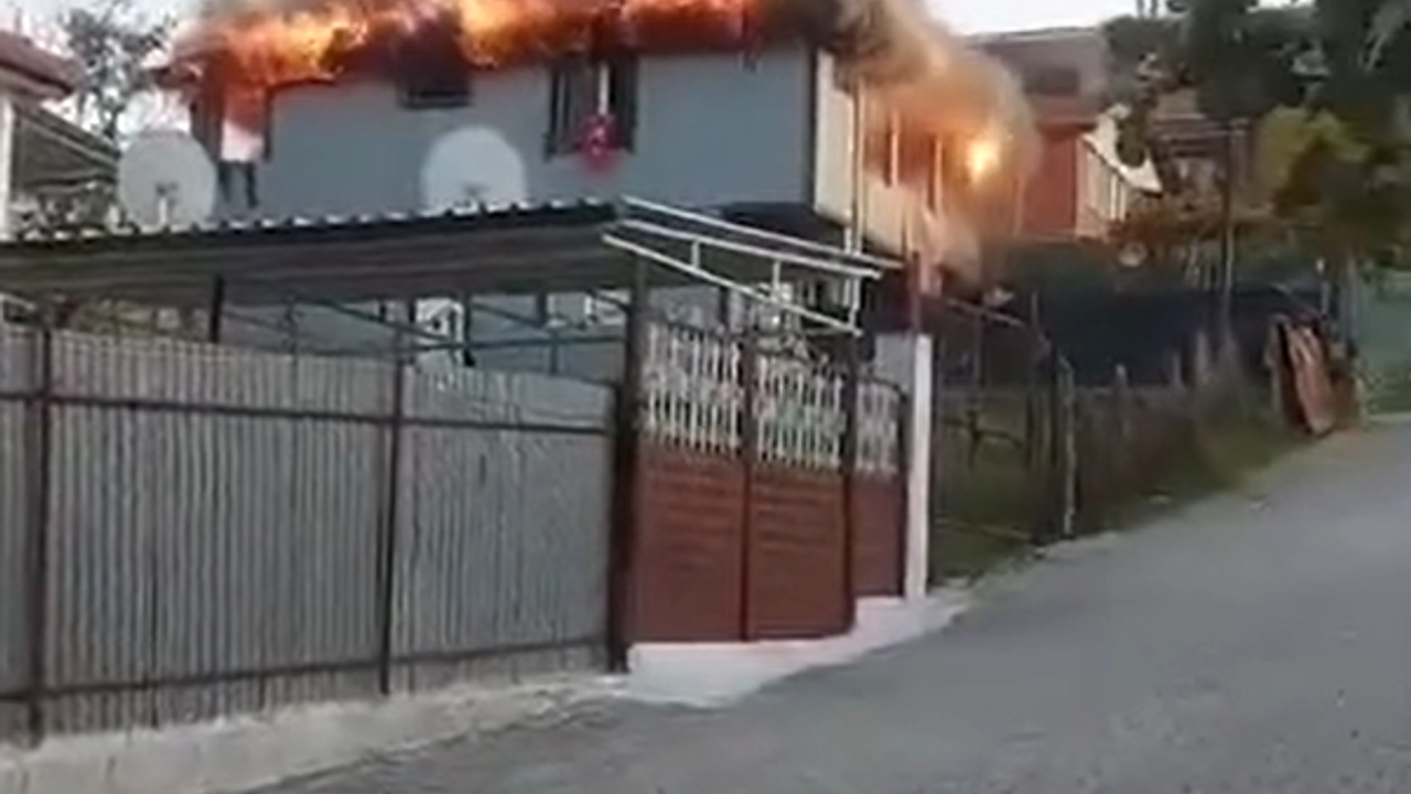 Yalova’da iki katlı binada çıkan yangın söndürüldü