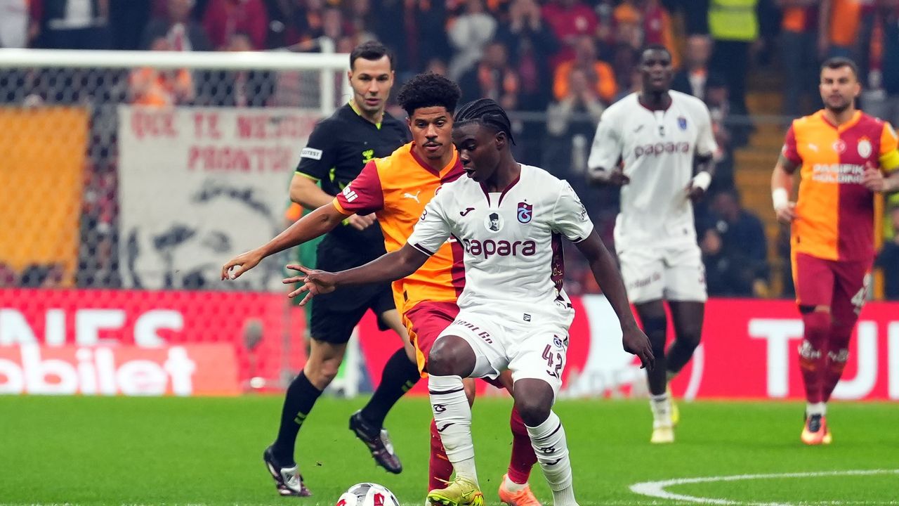 Galatasaray-Trabzonspor Maçında İlk Yarı Golsüz Geçti