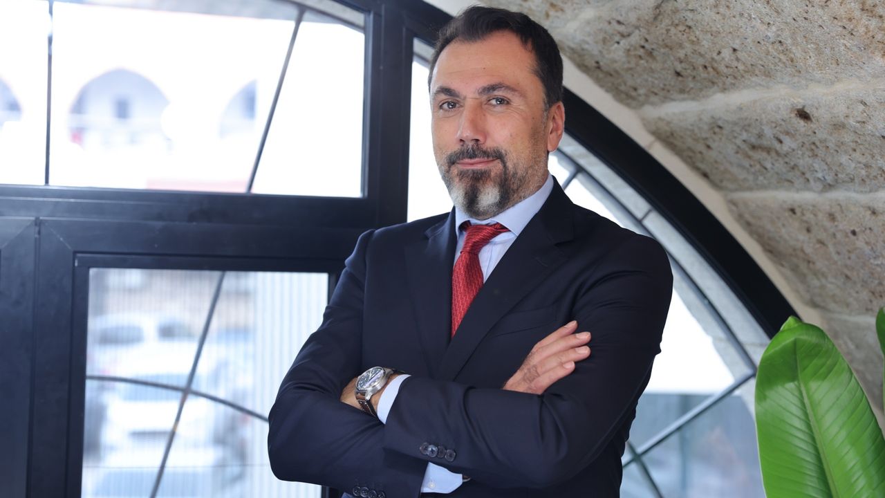 Altın Geçmişi, Gümüş Geleceği Temsil Ediyor